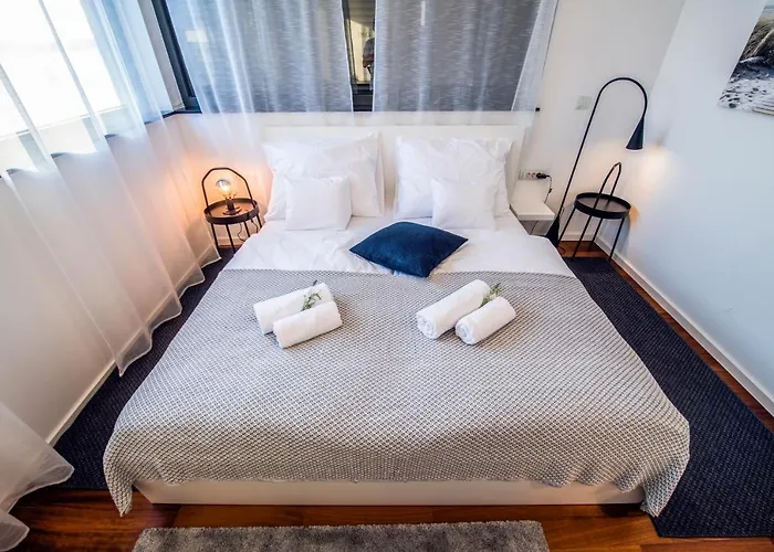 Crystal Apartment *
