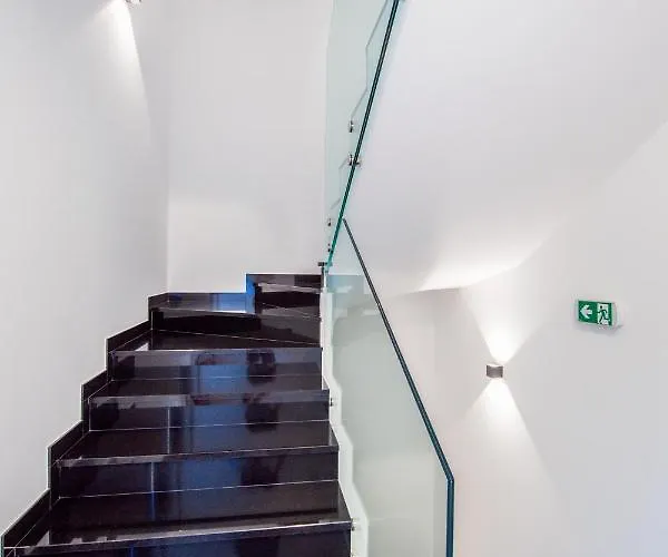 Crystal Apartment *
